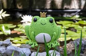 How to crochet a frog