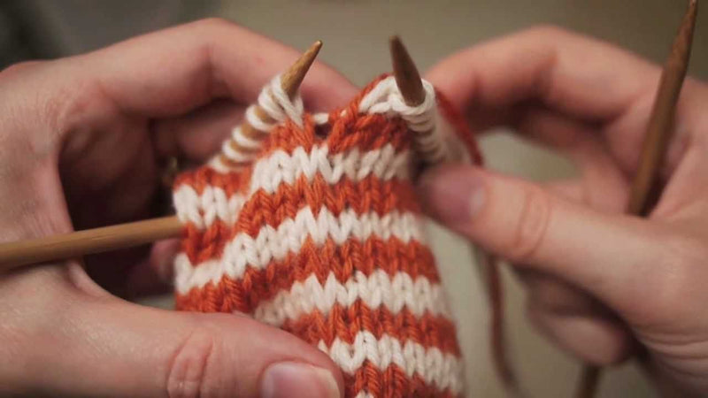 How to Twist Yarn in Knitting at the Beginning of a Row