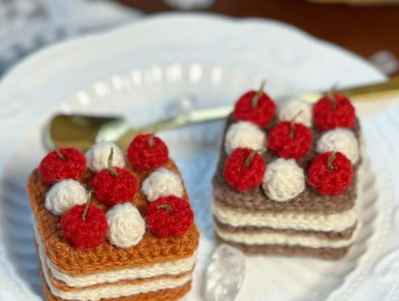 Chelsea Mousse Cake Food Crochet Pattern