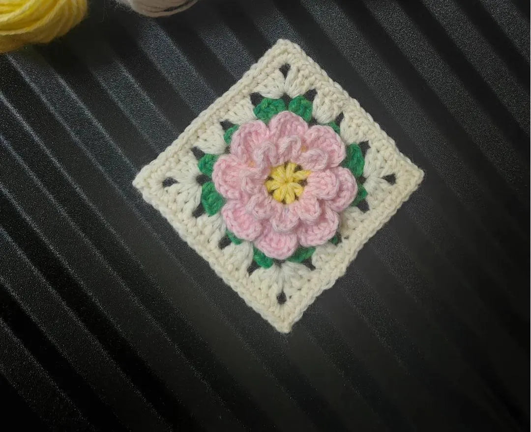 Free Crochet Hibiscus Flower Granny Square Pattern