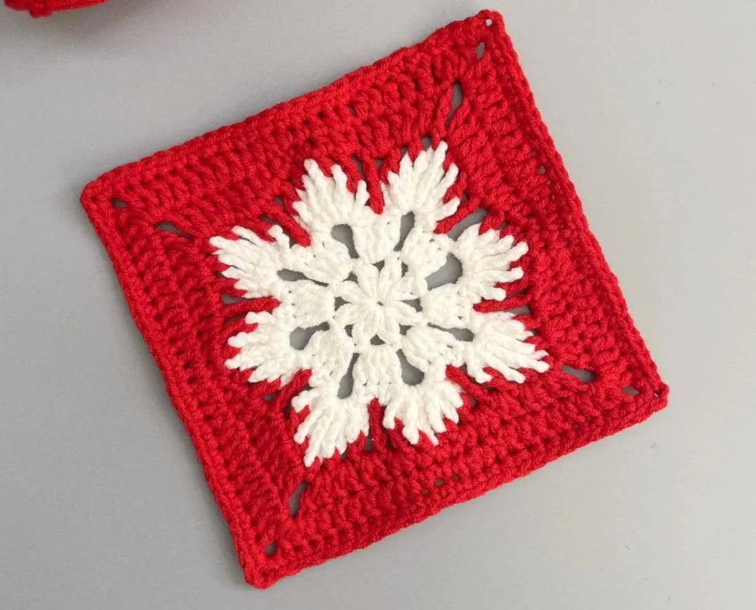 Free Crochet Little Snowflake Granny Square Pattern