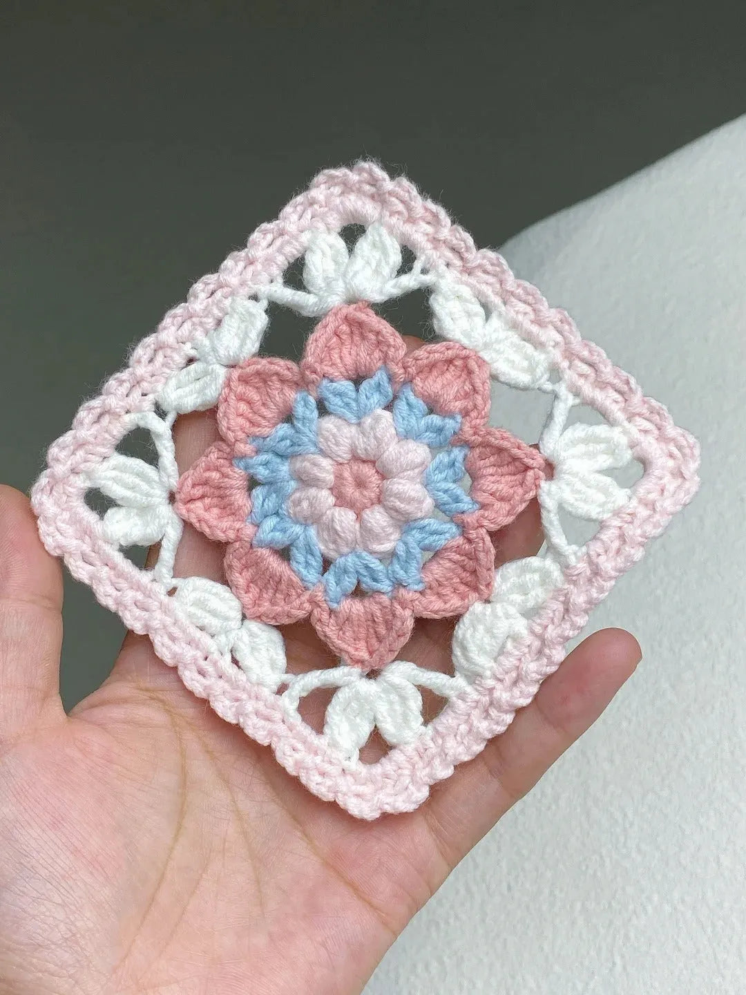 Free Crochet Pink Flower Granny Square Pattern