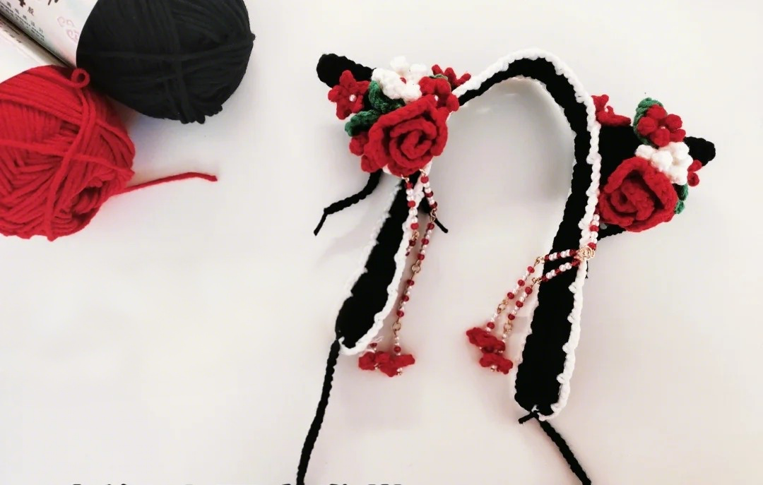 Free Crochet Rose Devil Horn Headband Pattern